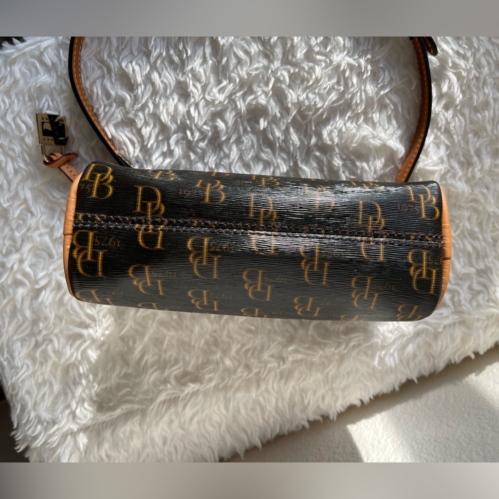 Dooney & Bourke Mini Barrel Signature Purse - Picture 5 of 11
